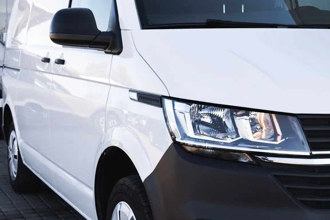 VOLKSWAGEN TRANSPORTER