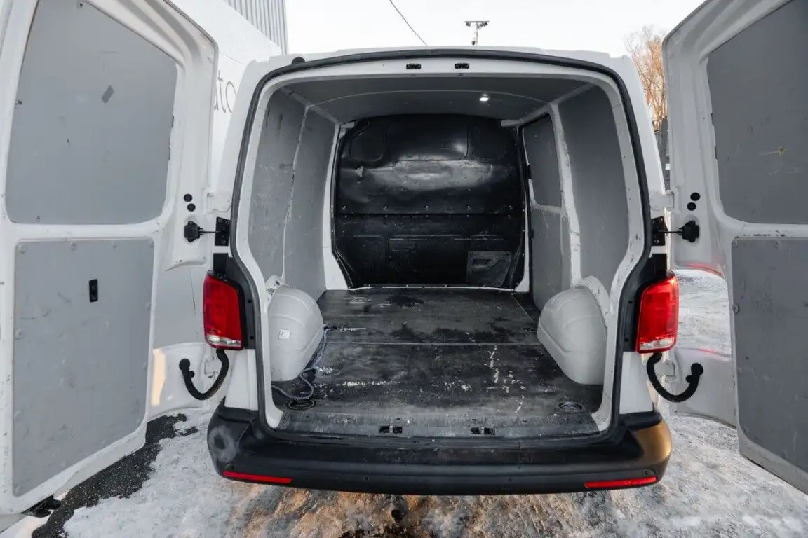 VOLKSWAGEN TRANSPORTER