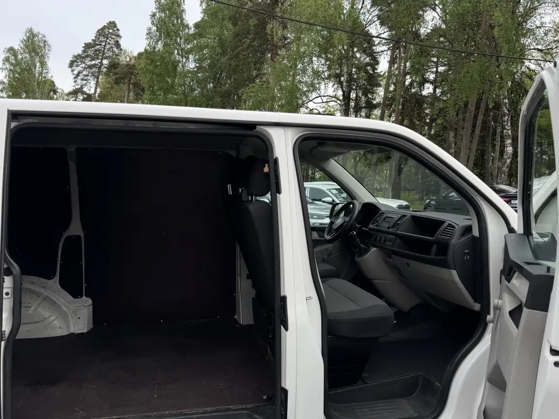 VOLKSWAGEN TRANSPORTER