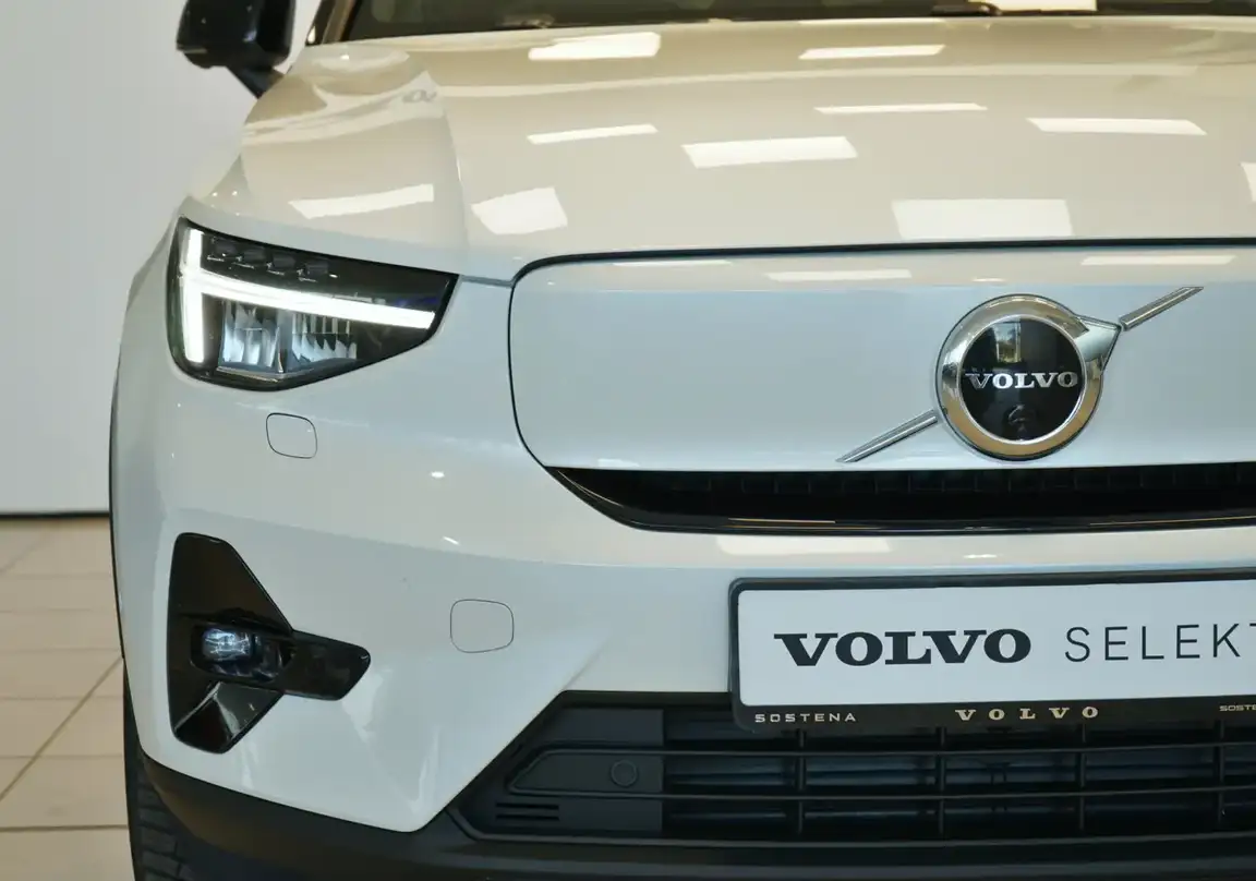 VOLVO C40