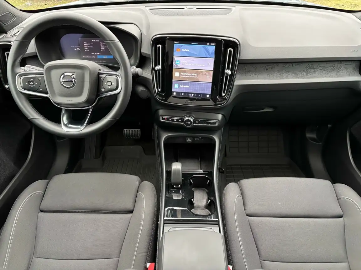 VOLVO C40