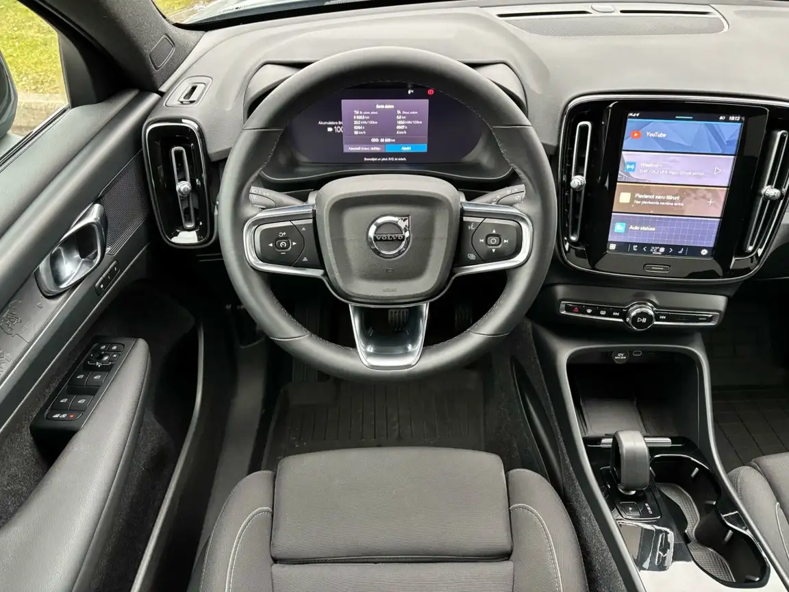 VOLVO C40