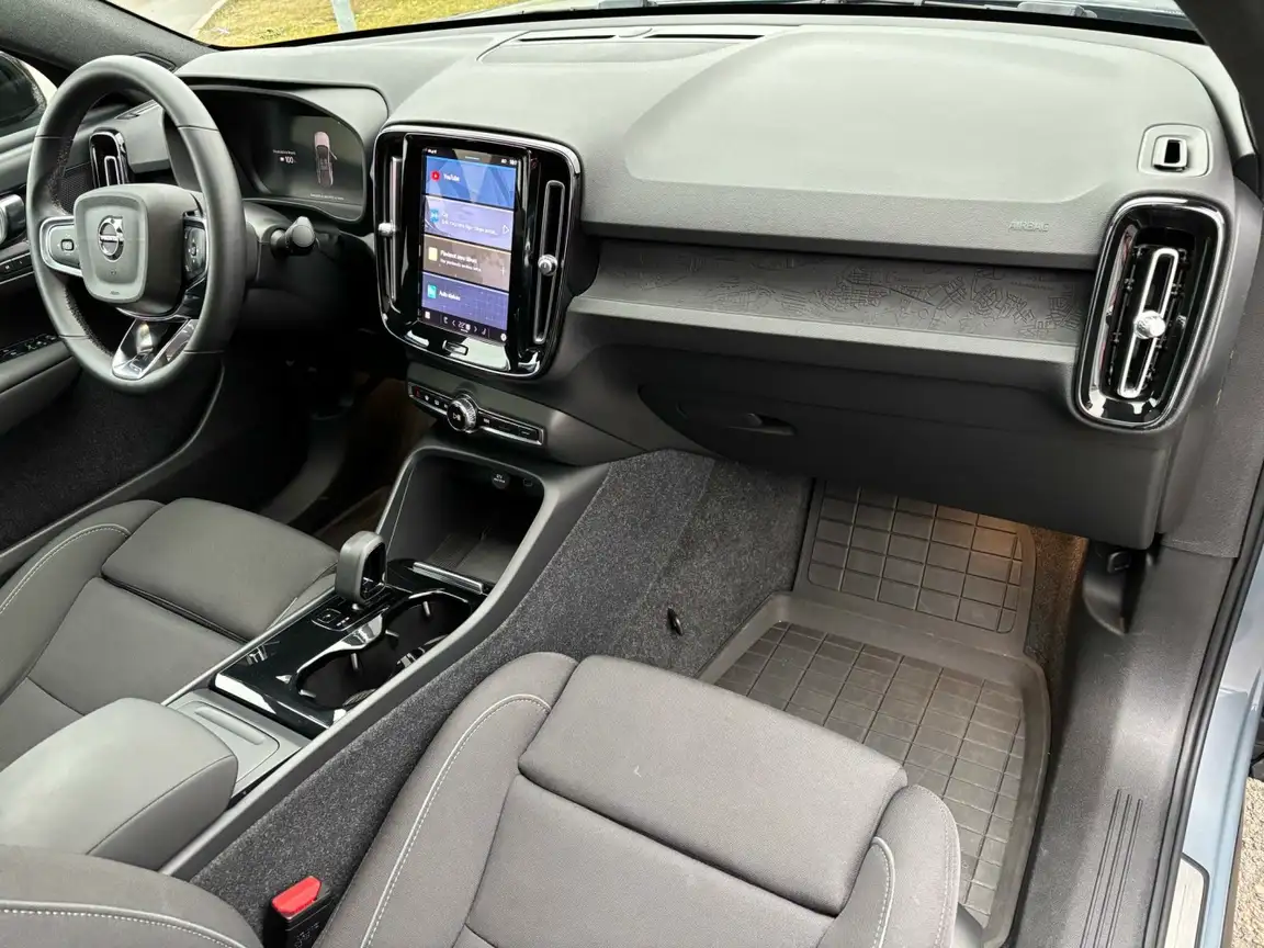 VOLVO C40