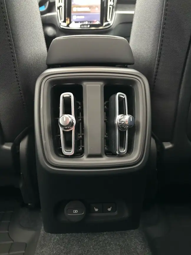 VOLVO C40