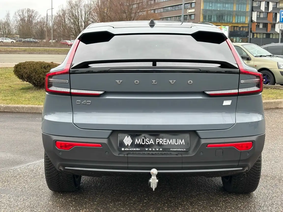 VOLVO C40