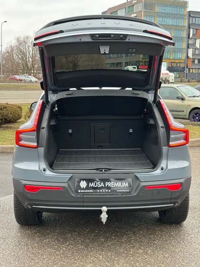 VOLVO C40
