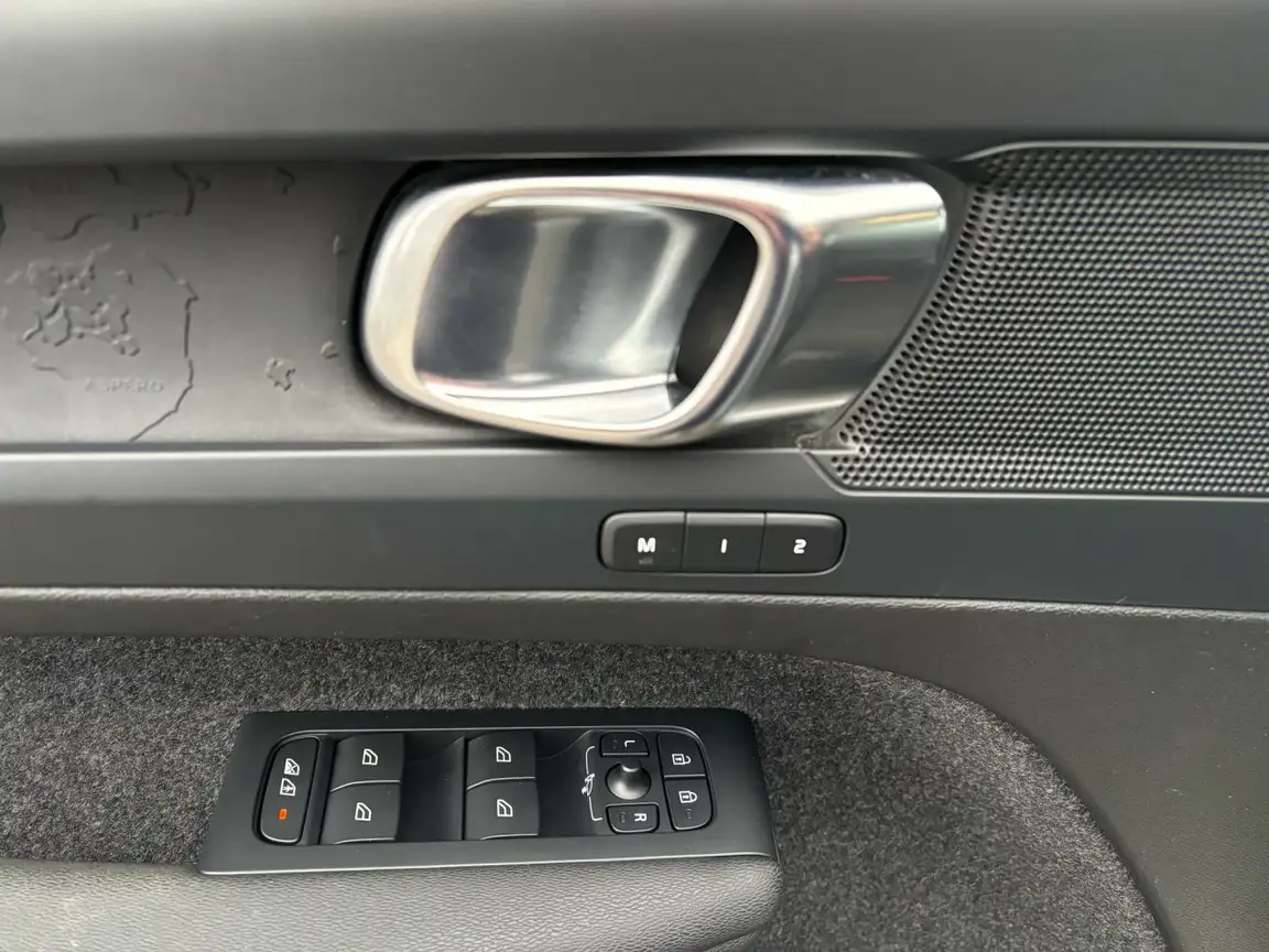 VOLVO C40