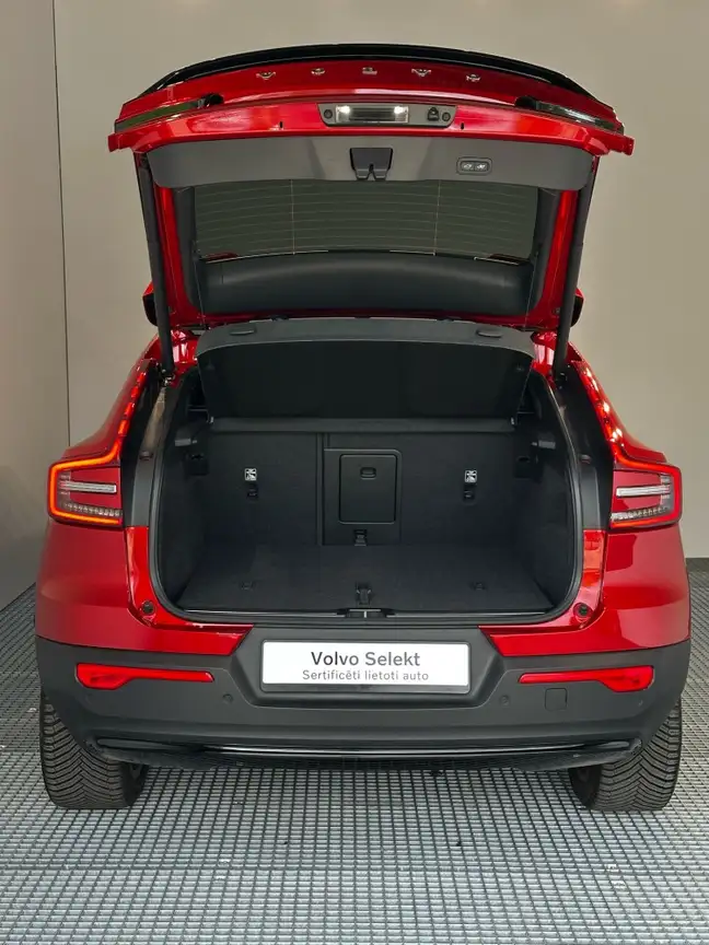 VOLVO C40