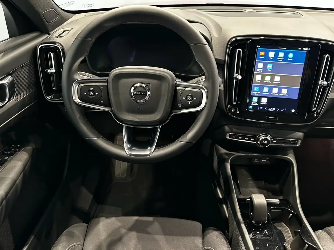 VOLVO C40