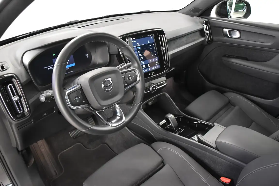 VOLVO C40