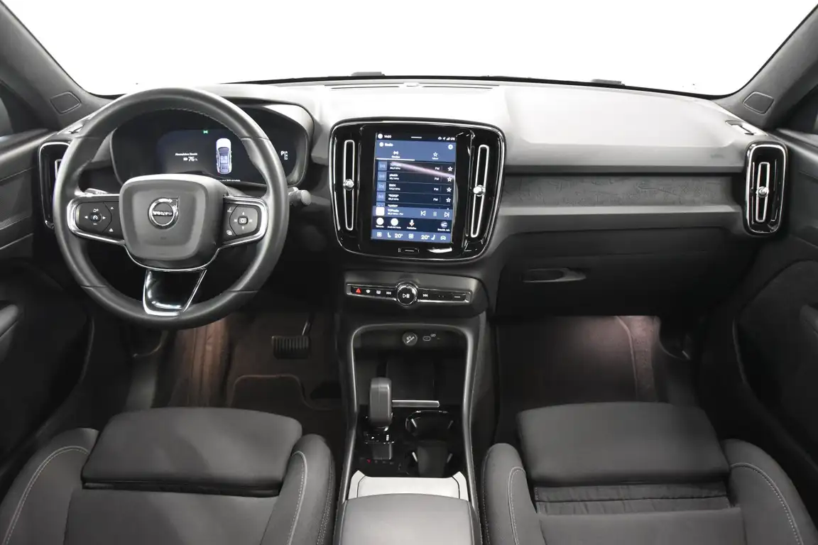VOLVO C40