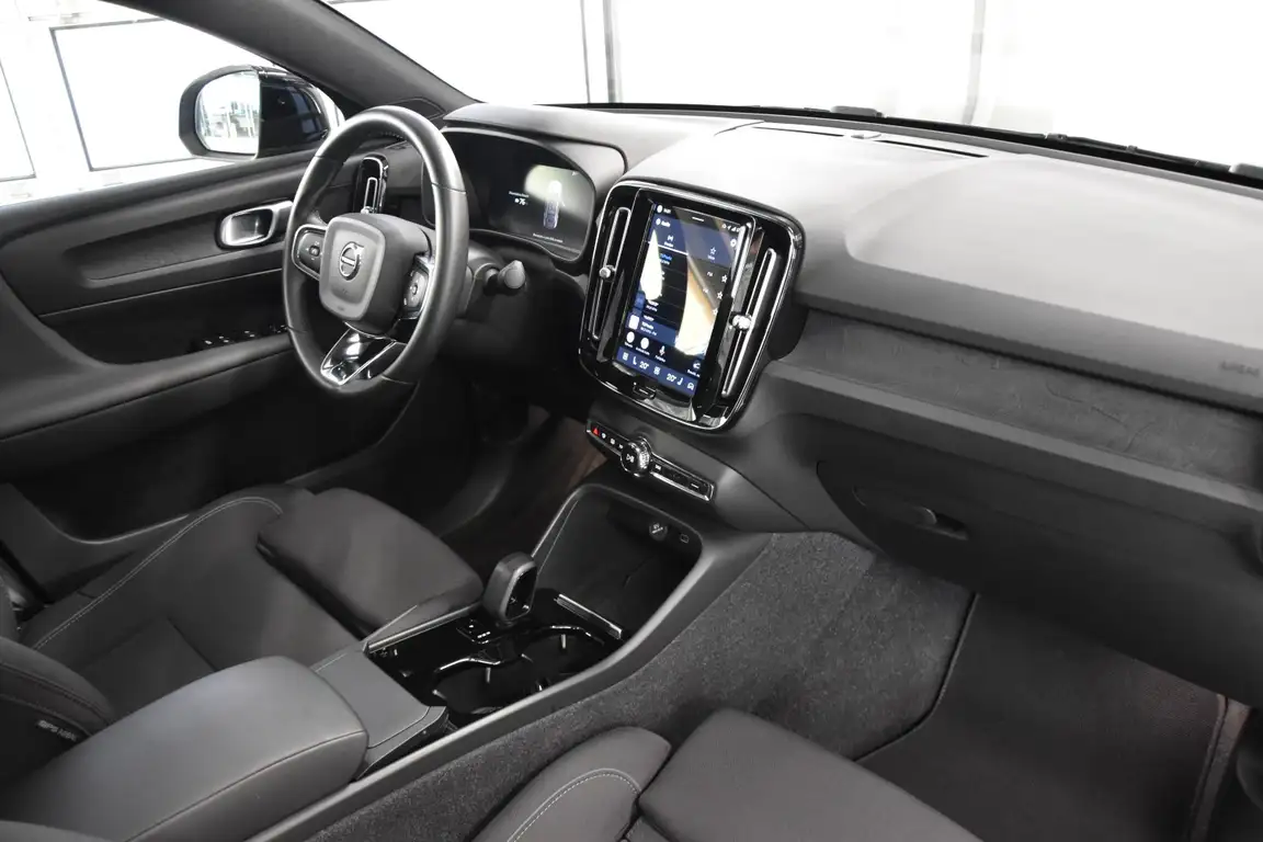 VOLVO C40