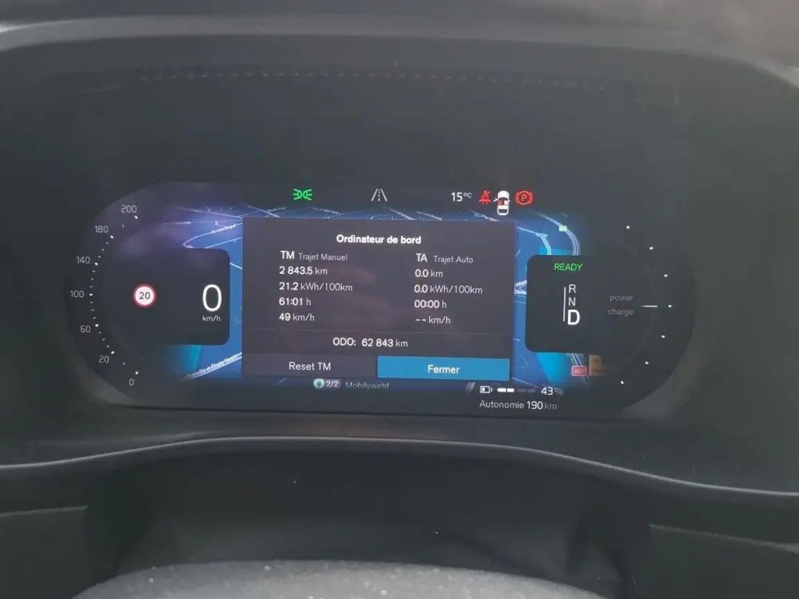 VOLVO C40