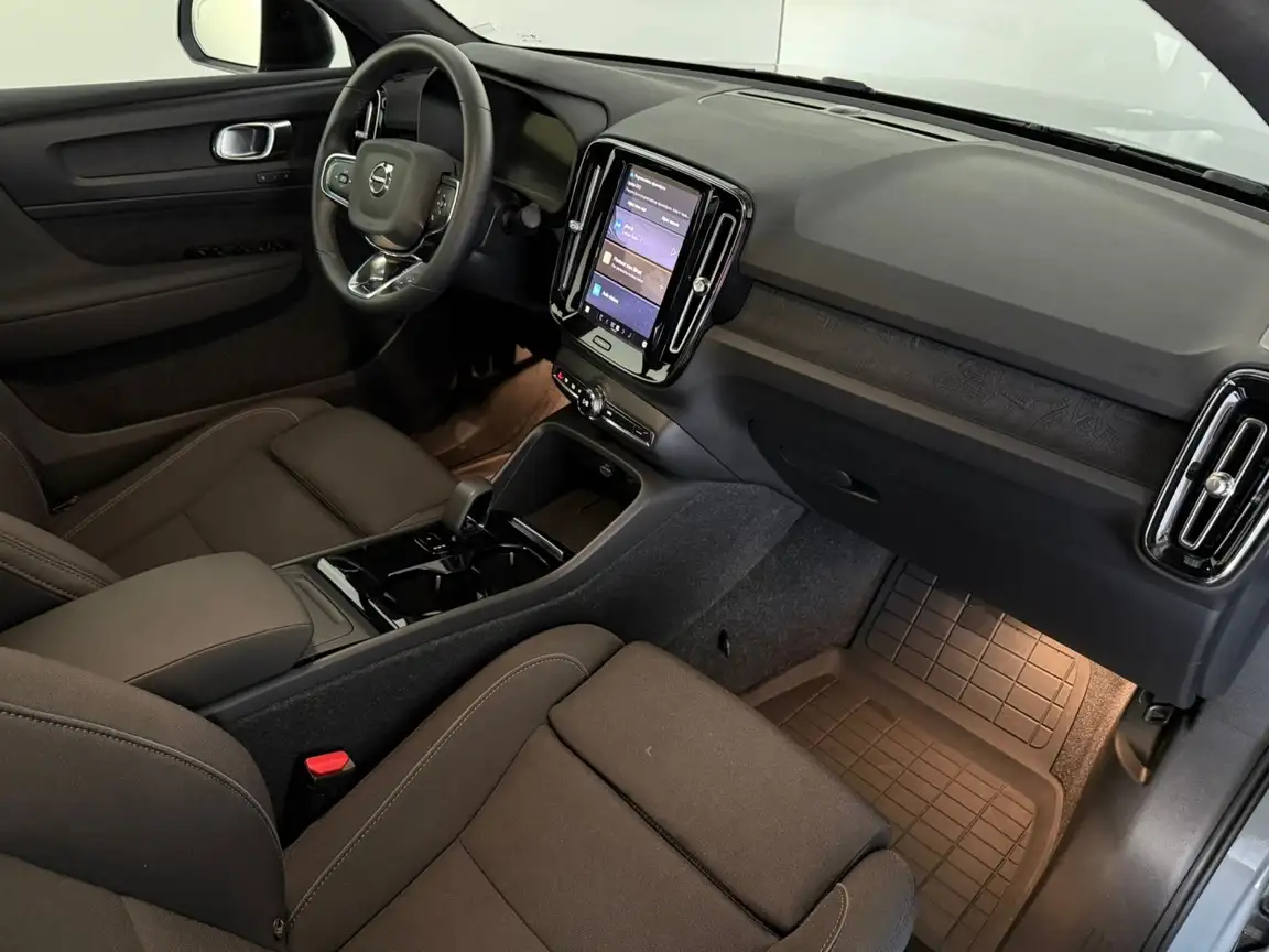 VOLVO C40