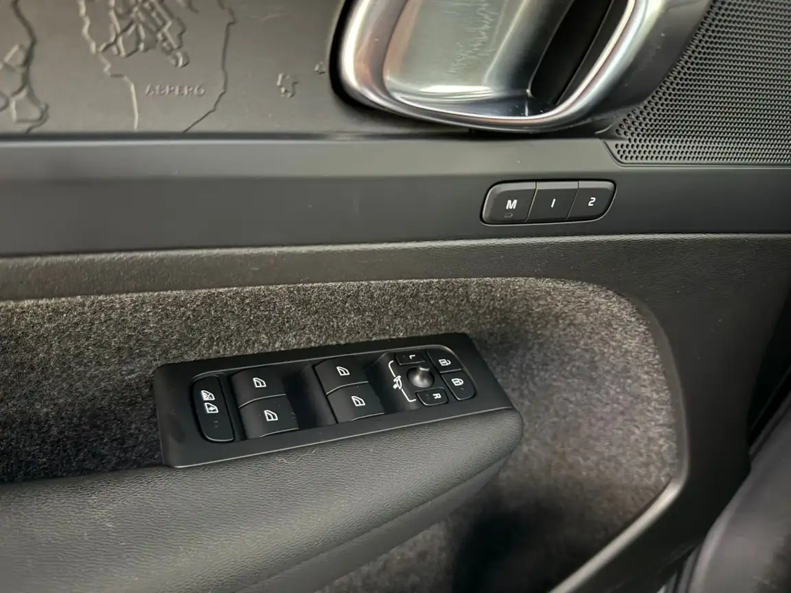 VOLVO C40