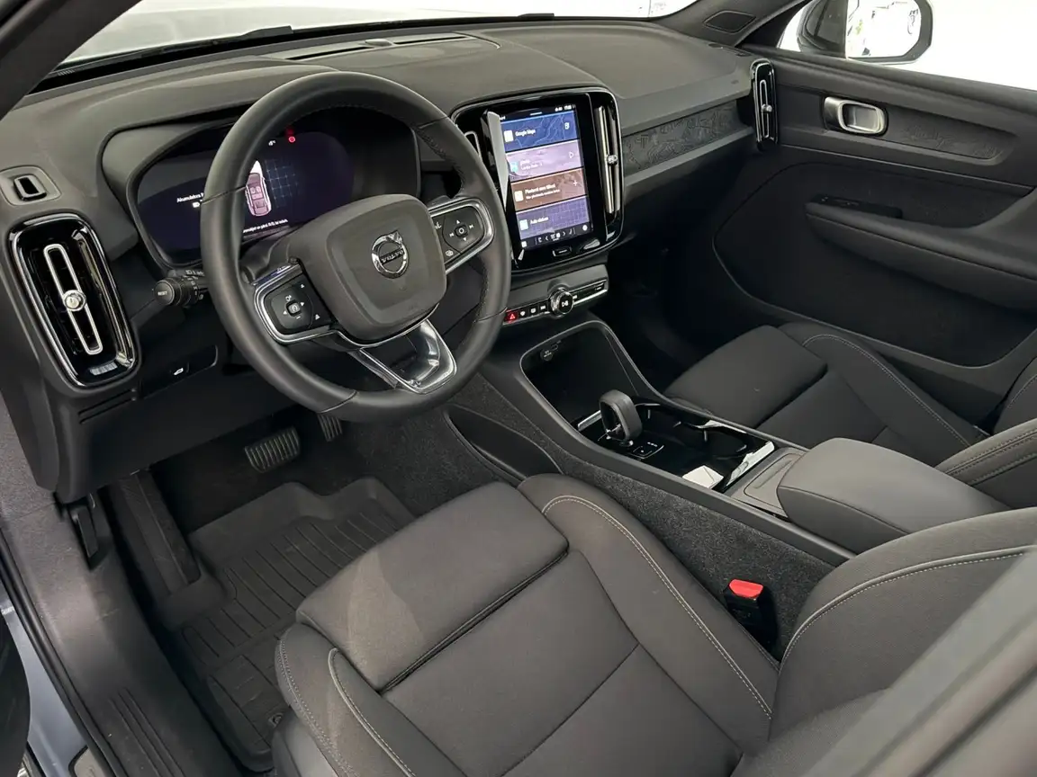 VOLVO C40