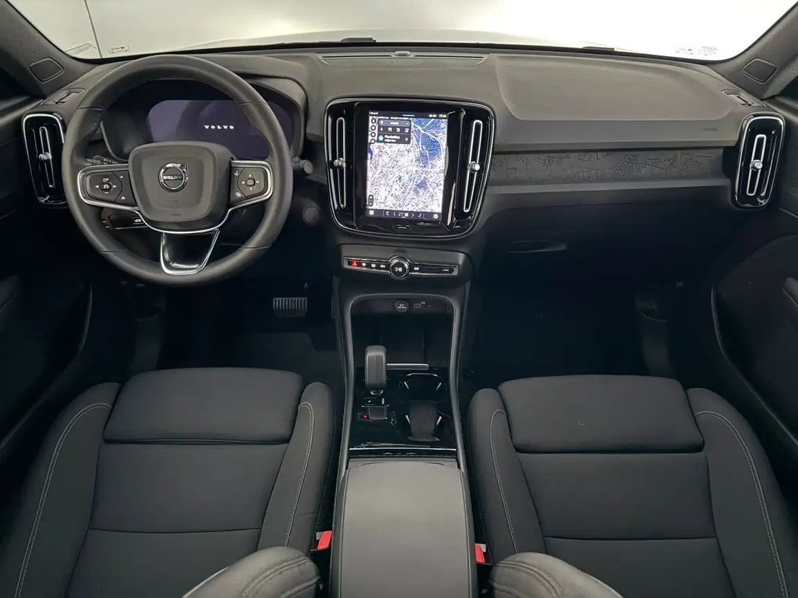 VOLVO C40
