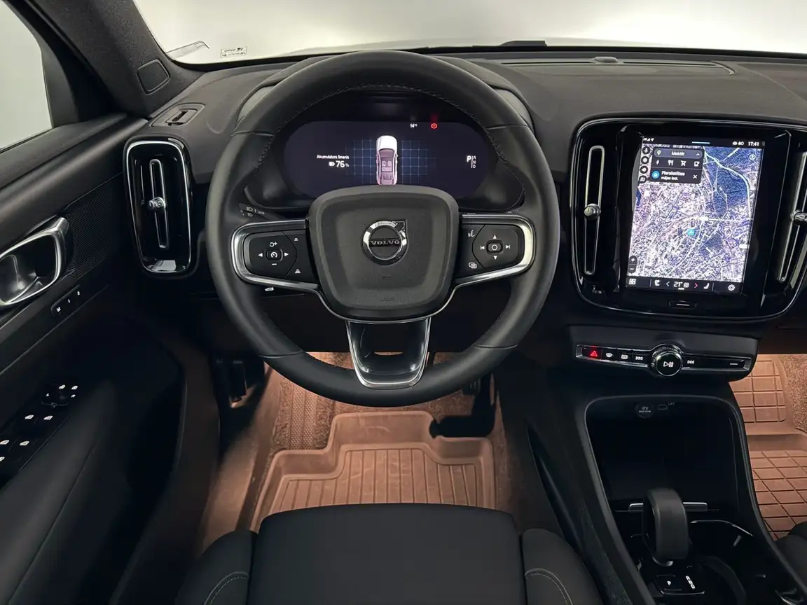 VOLVO C40