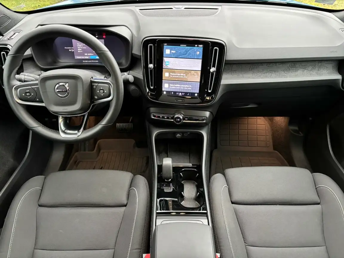 VOLVO C40