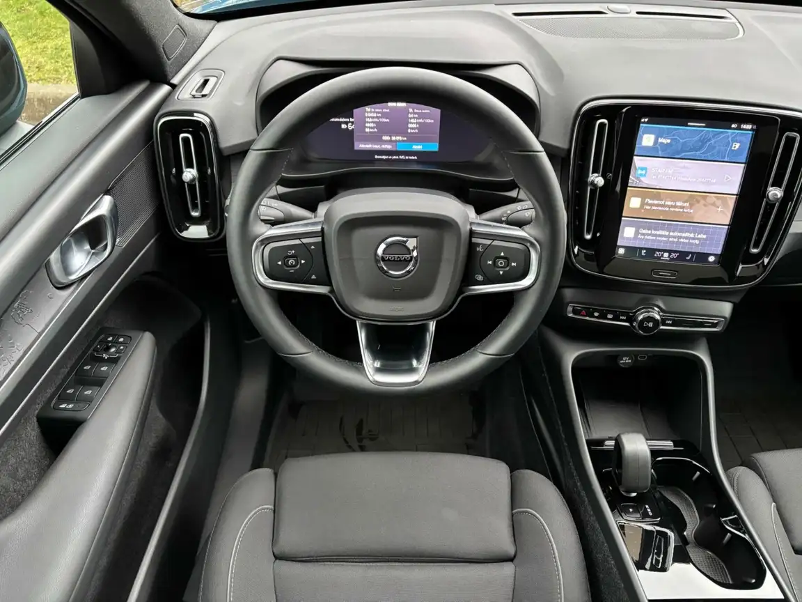 VOLVO C40