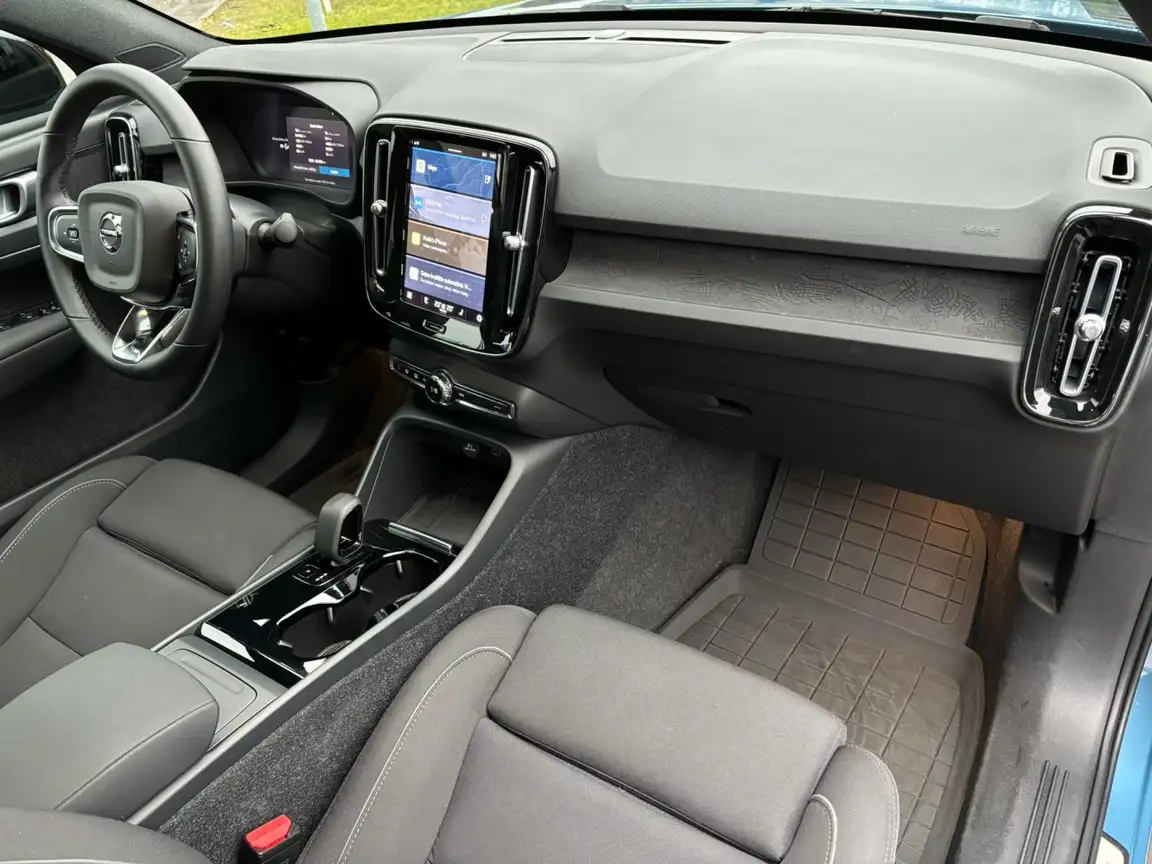 VOLVO C40