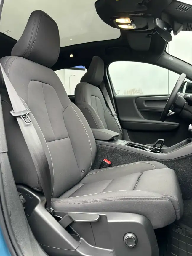 VOLVO C40