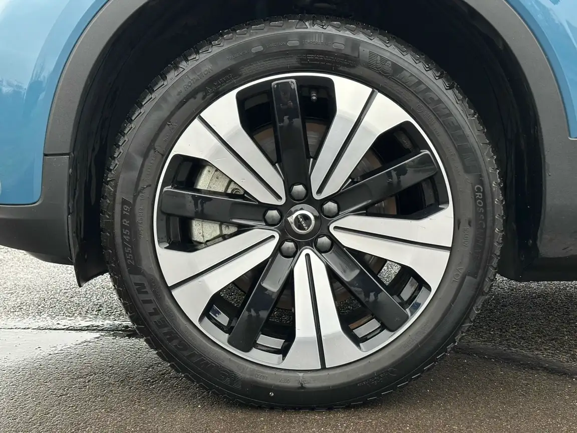 VOLVO C40