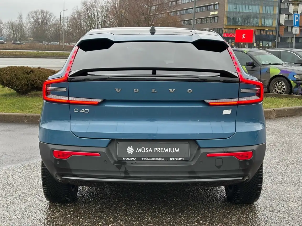 VOLVO C40