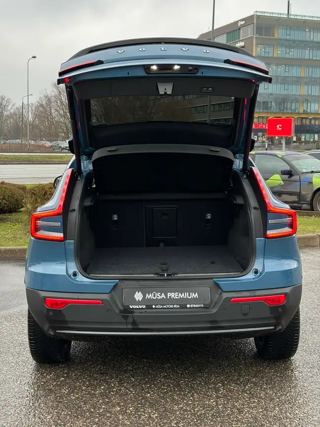 VOLVO C40