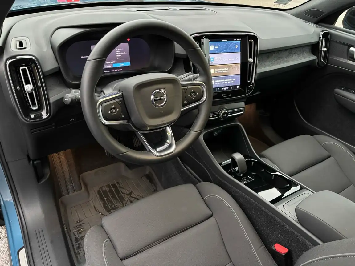VOLVO C40