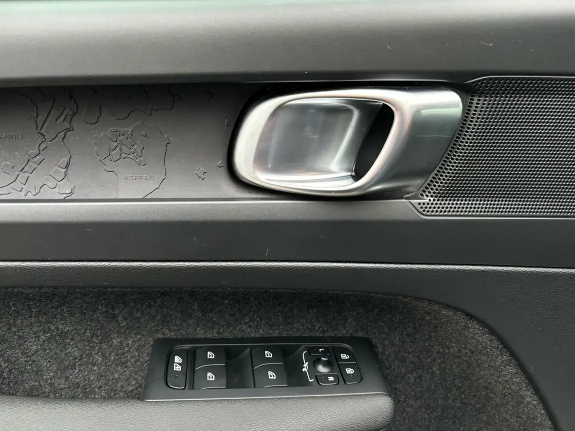 VOLVO C40