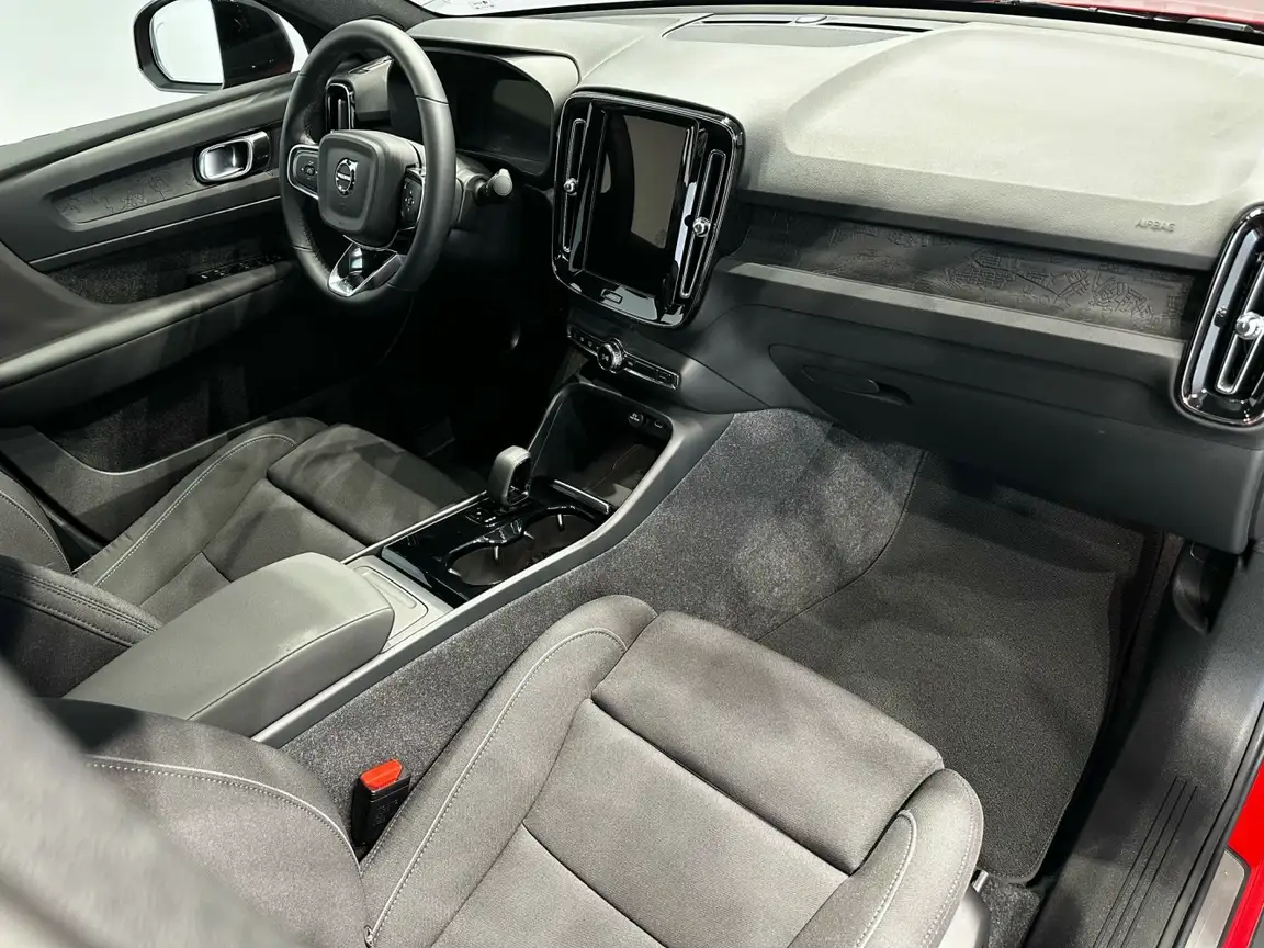 VOLVO C40