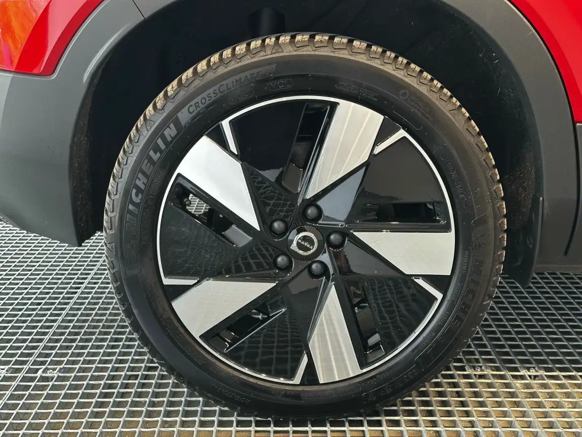 VOLVO C40