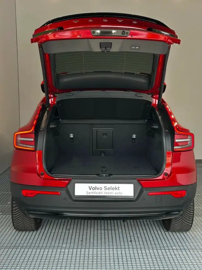 VOLVO C40
