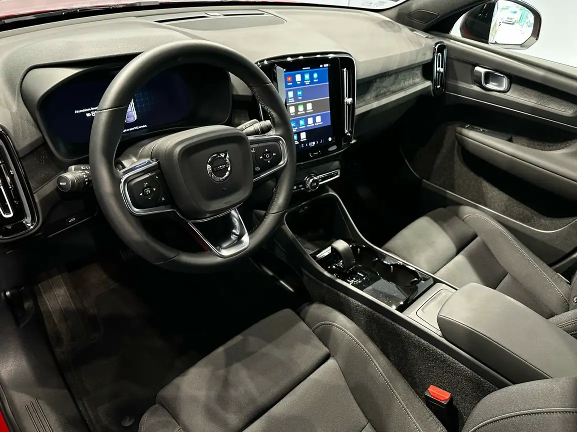 VOLVO C40