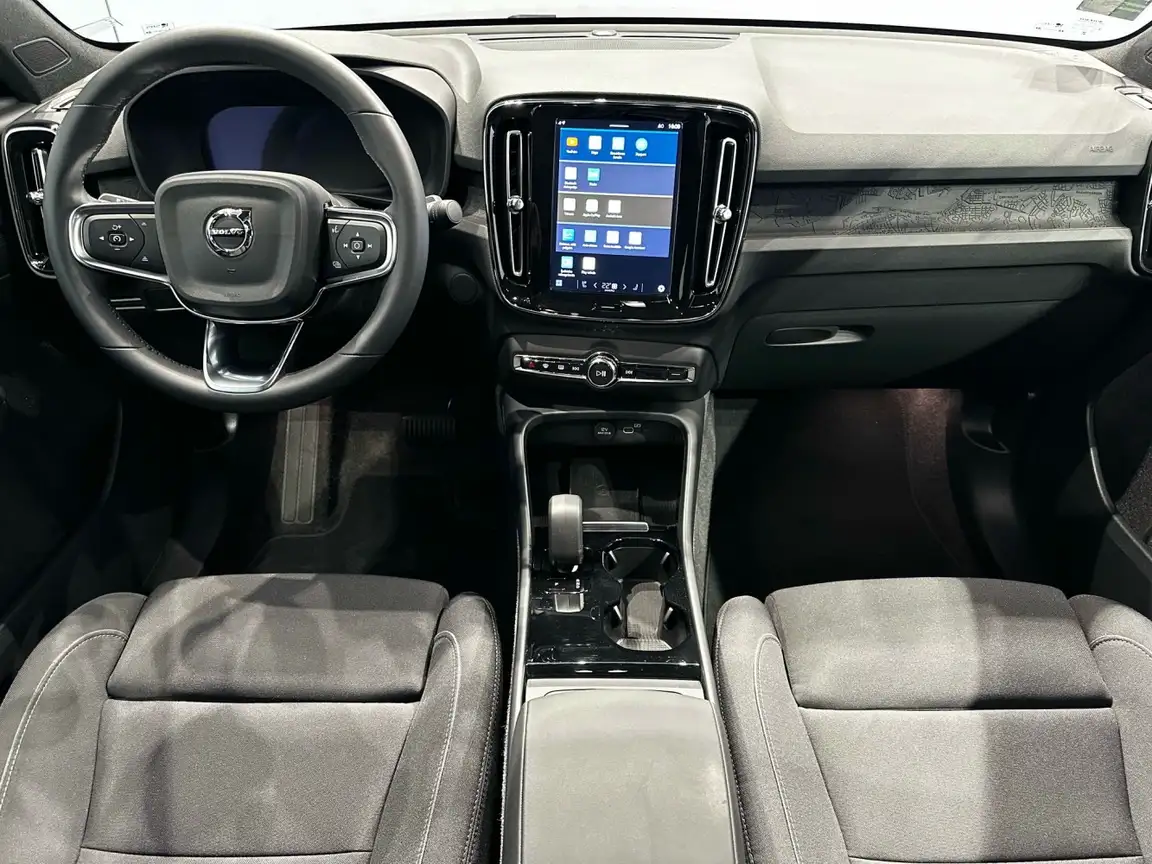 VOLVO C40
