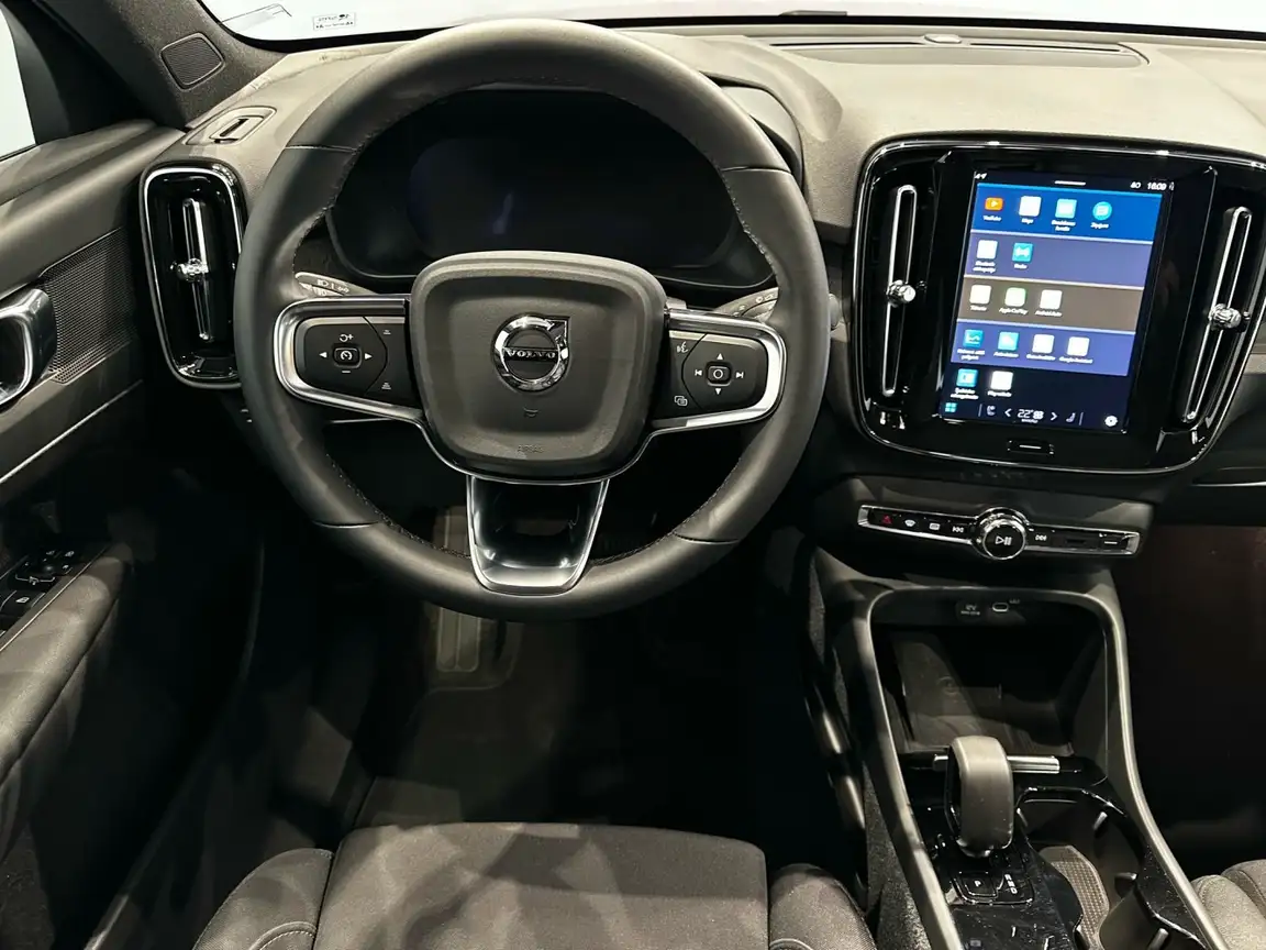 VOLVO C40