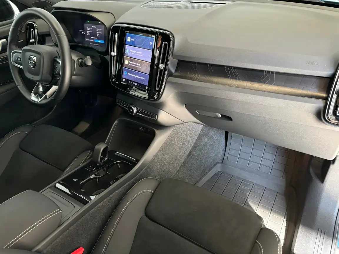 VOLVO C40