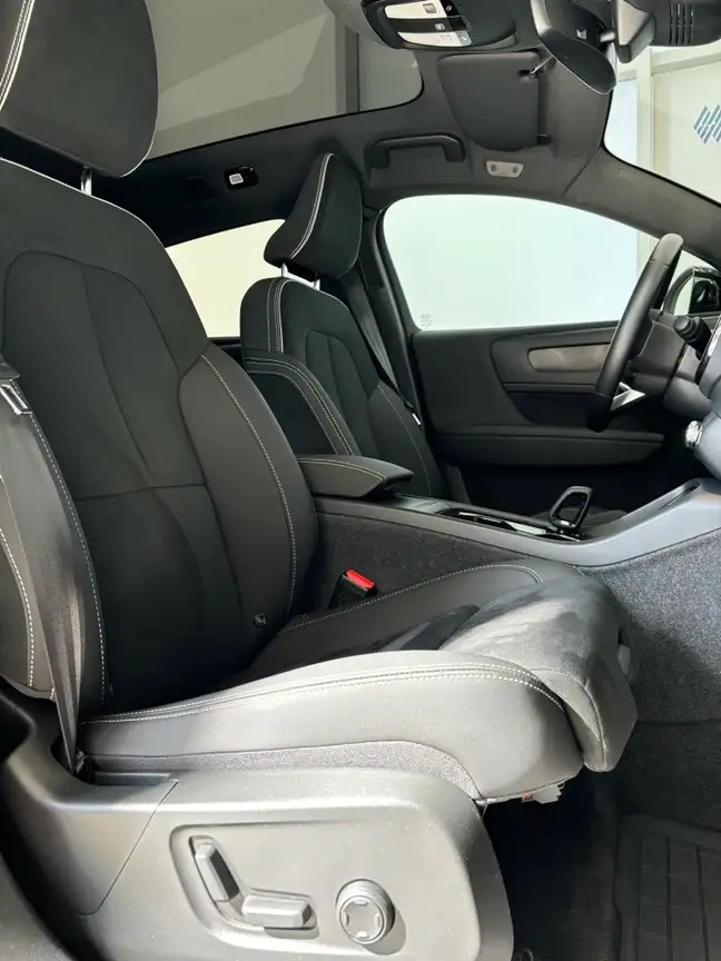 VOLVO C40