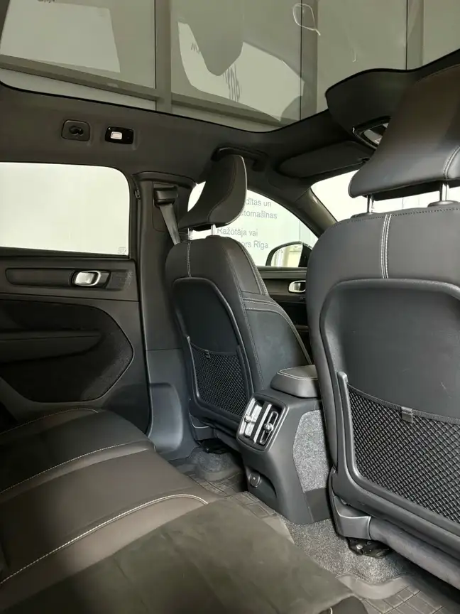VOLVO C40