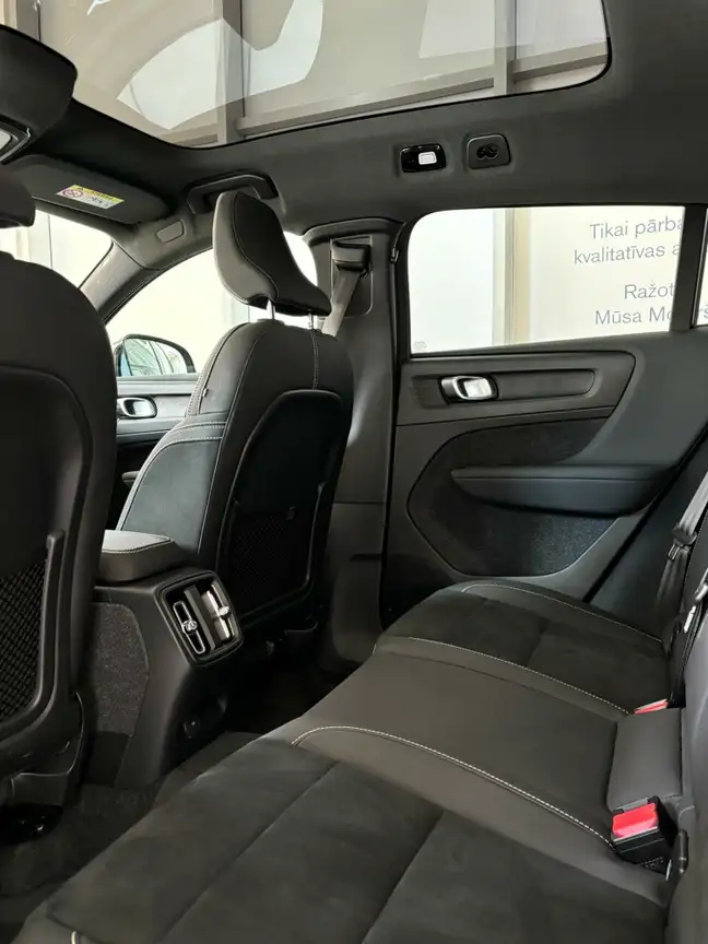 VOLVO C40