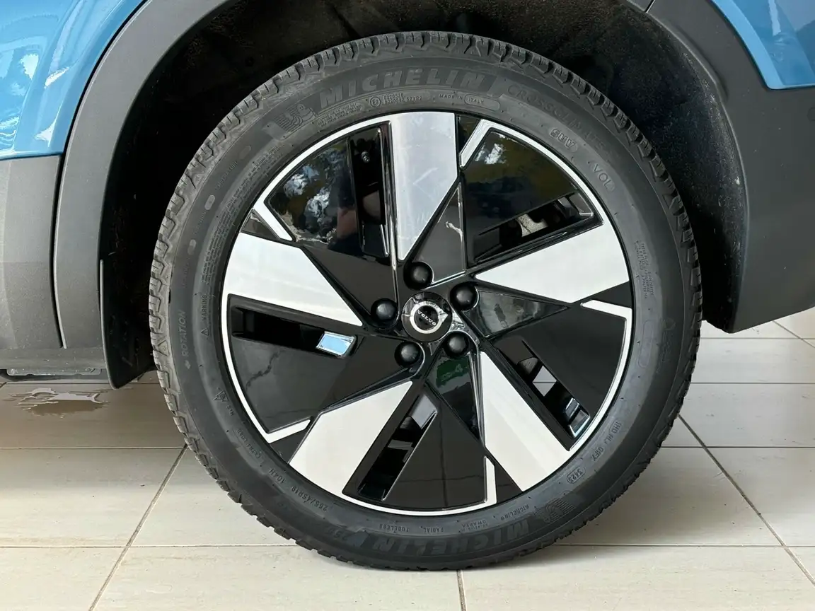 VOLVO C40