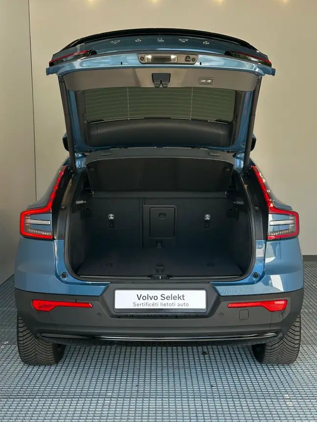 VOLVO C40