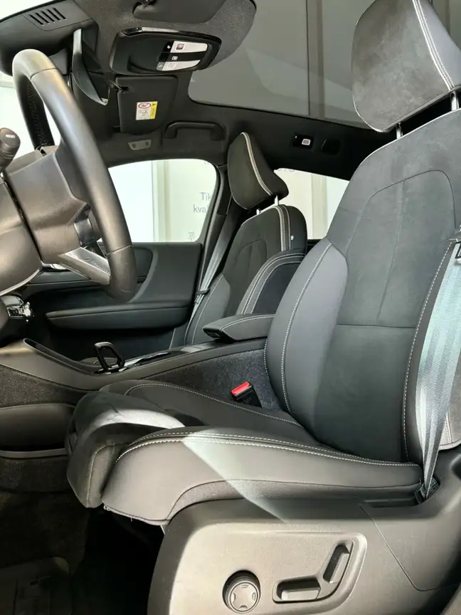 VOLVO C40