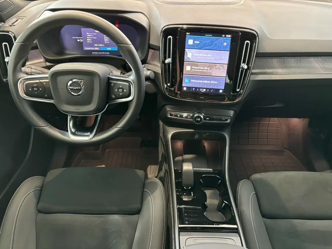 VOLVO C40