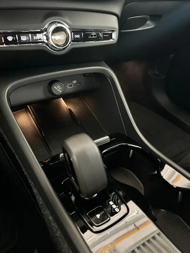 VOLVO C40