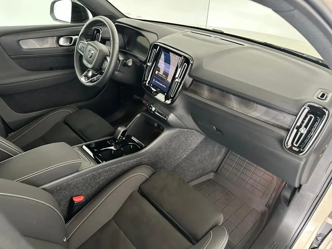 VOLVO C40