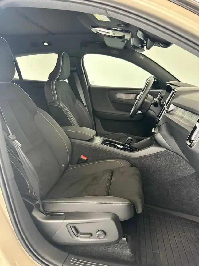 VOLVO C40