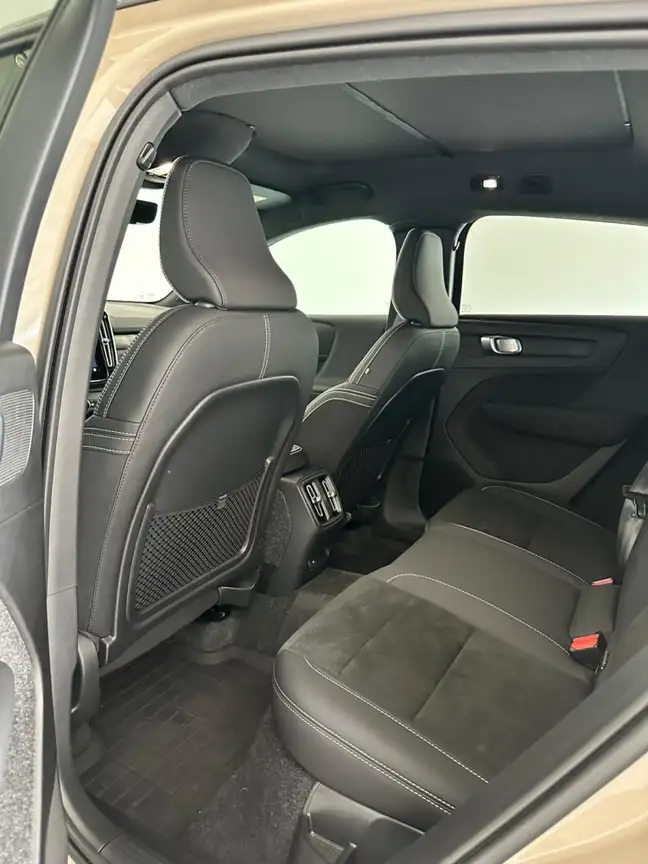 VOLVO C40