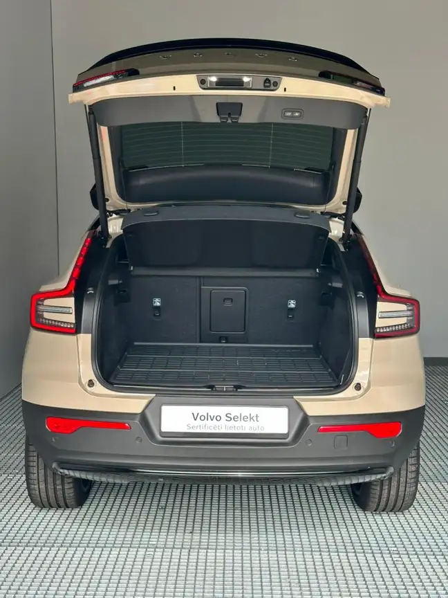 VOLVO C40
